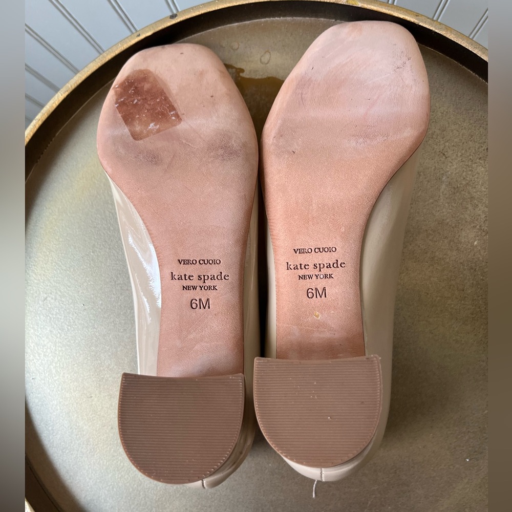KATE SPADE KYLAH BLOCK HEEL PATENT LEATHER PUMPS | BEIGE | SIZE: 6M | EUC - Picture 7 of 8
